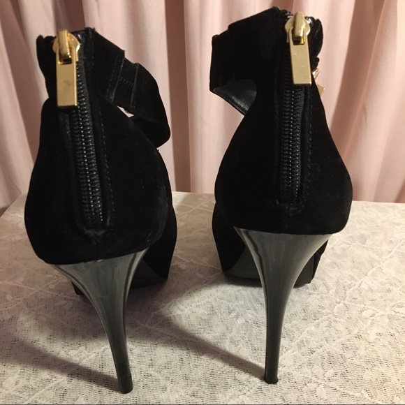 Black Velvet Pumps with Ankle Strap - Picture 5 of 9